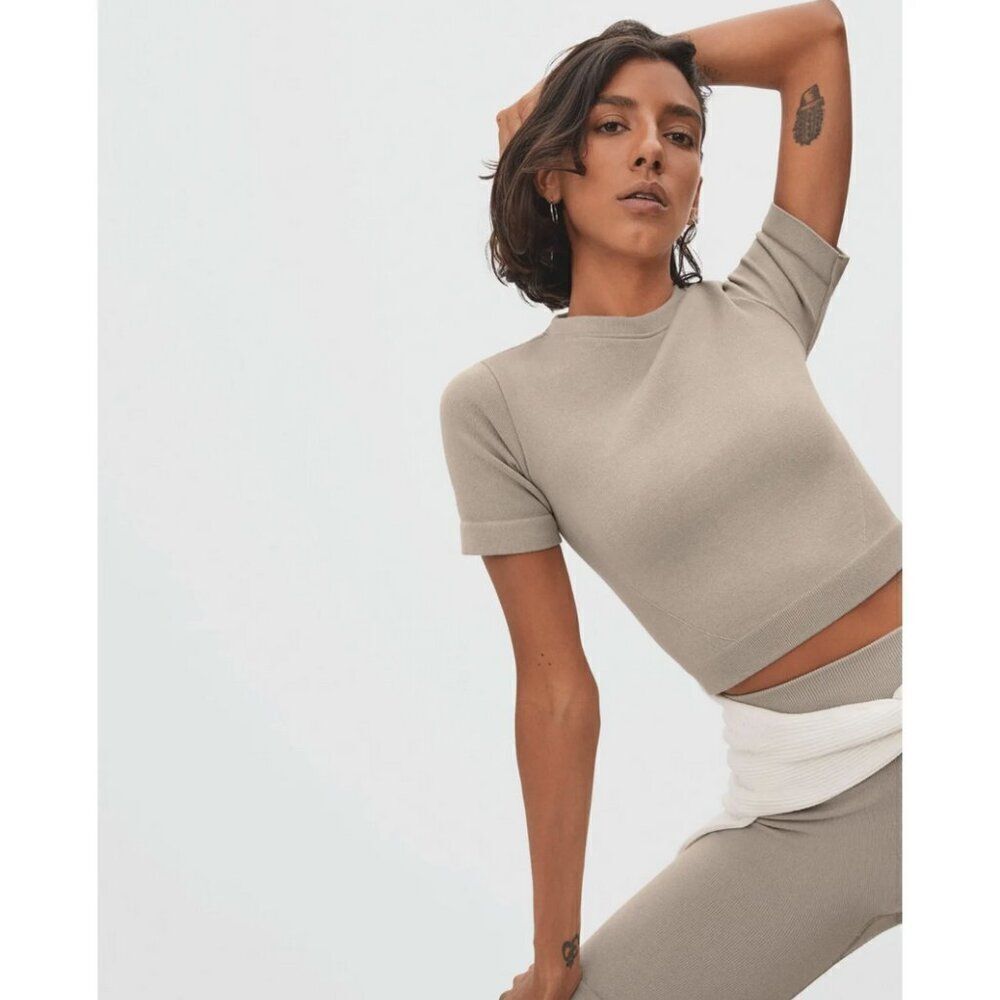 Everlane Short Sleeve Tee in Taupe